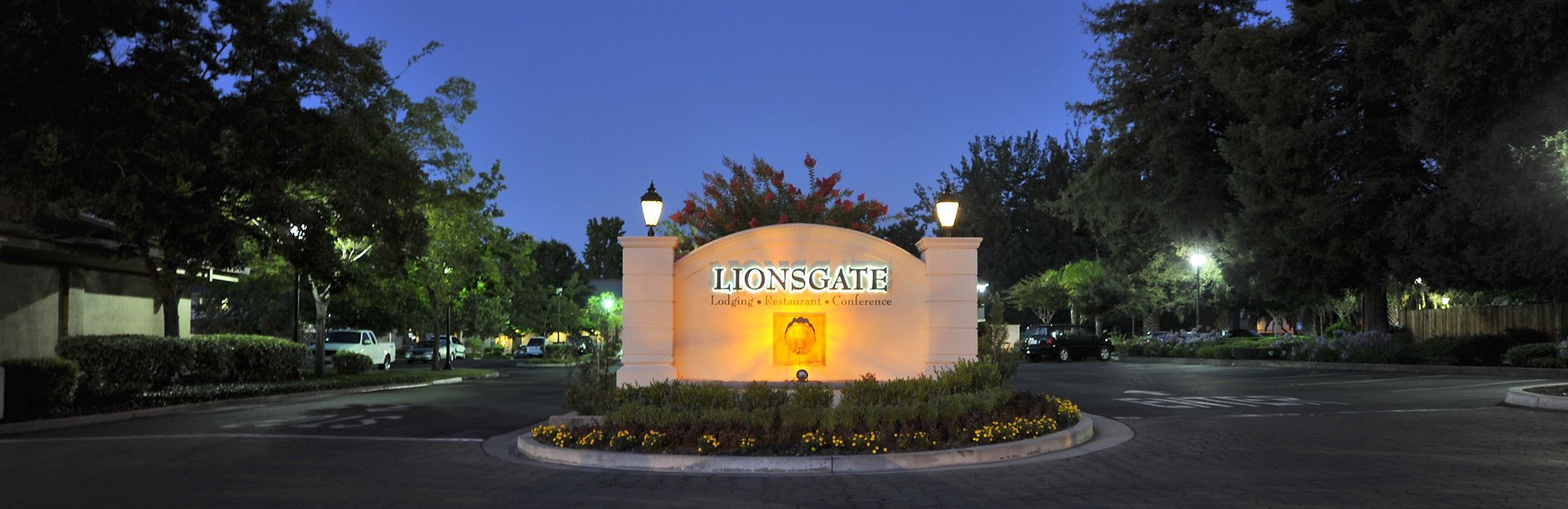 Lions Gate Hotel McClellan Exteriér fotografie